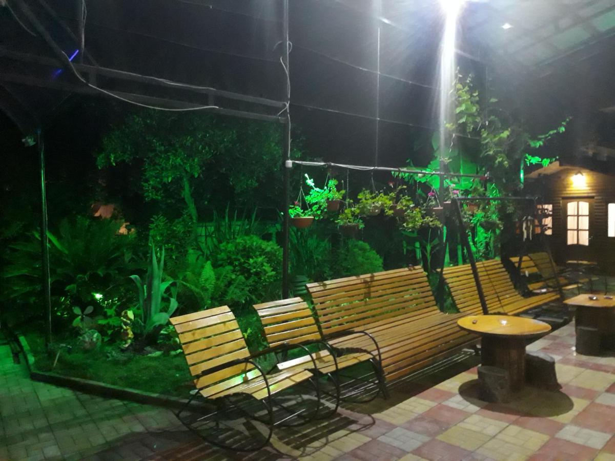 Гостевой Дом У Левы Hotel Gagra Ngoại thất bức ảnh
