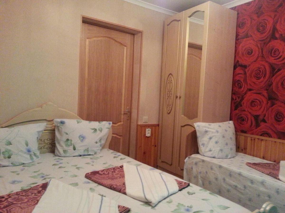 Гостевой Дом У Левы Hotel Gagra Ngoại thất bức ảnh