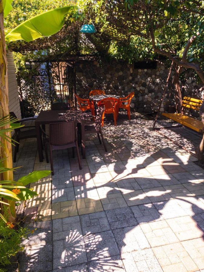 Гостевой Дом У Левы Hotel Gagra Ngoại thất bức ảnh