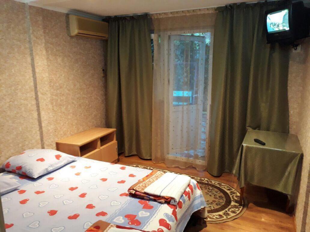 Гостевой Дом У Левы Hotel Gagra Ngoại thất bức ảnh