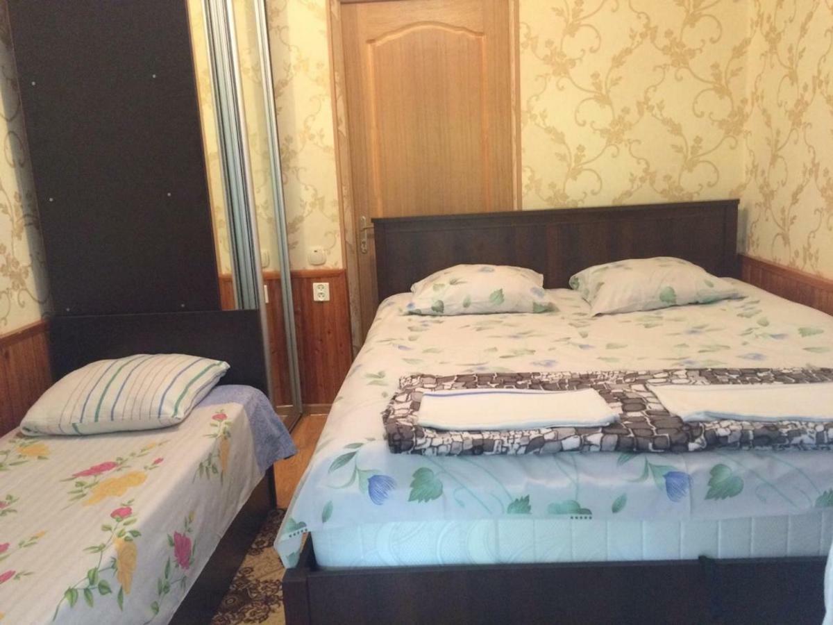 Гостевой Дом У Левы Hotel Gagra Ngoại thất bức ảnh